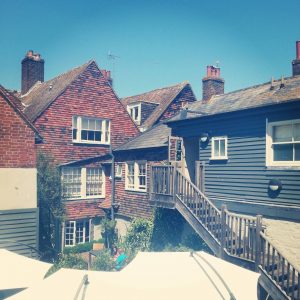 courtyard The George in Rye