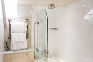 Room 15 bath The George in Rye Room 15 bath The George in Rye